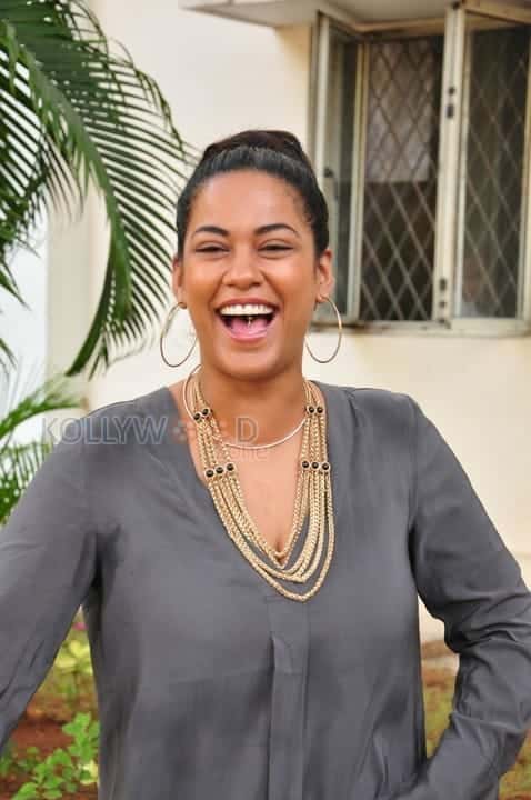 Actress Mumaith Khan New Photos 01