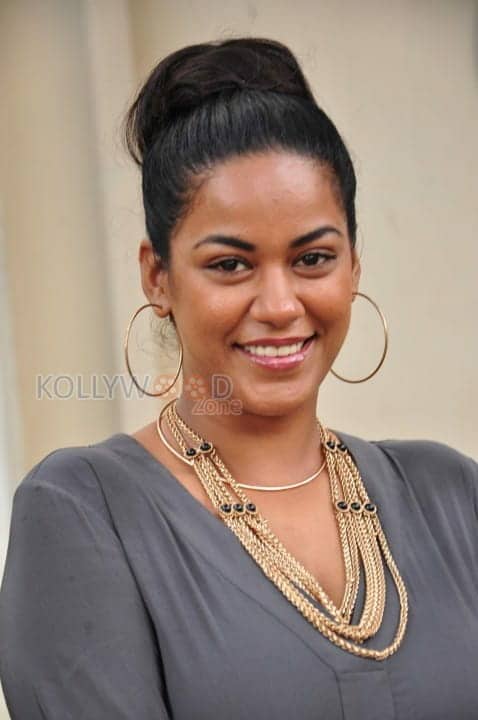 Actress Mumaith Khan New Photos 03