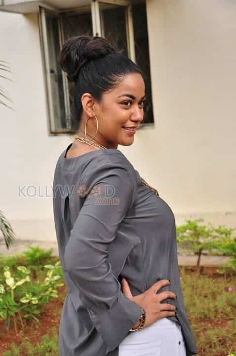 Actress Mumaith Khan New Photos 05