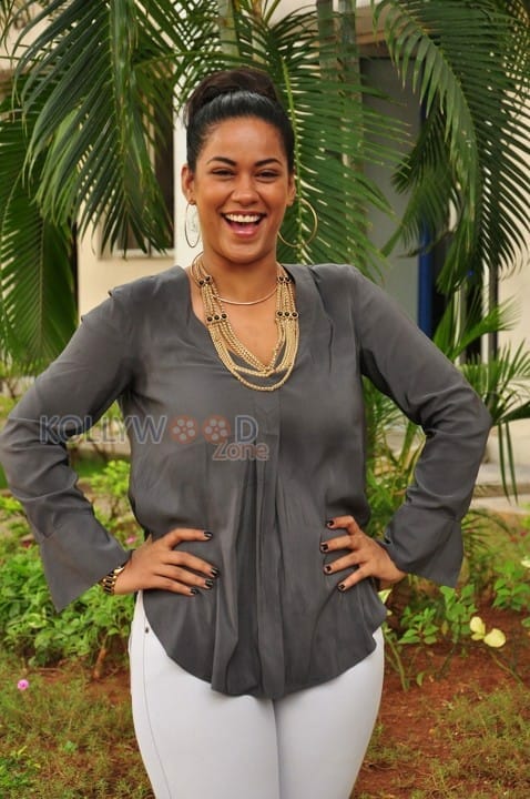 Actress Mumaith Khan New Photos 13