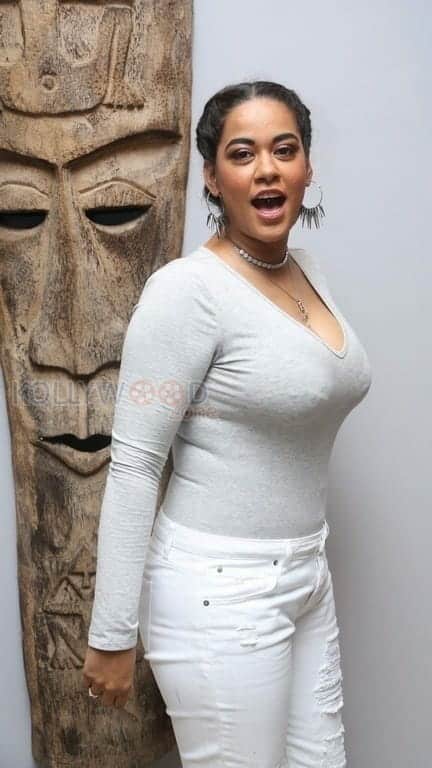 Actress Mumaith Khan New Pictures 03