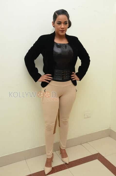 Actress Mumaith Khan New Stills 01