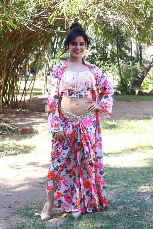 Actress Pia Bajpai At Abhiyum Anuvum Event Photos 02