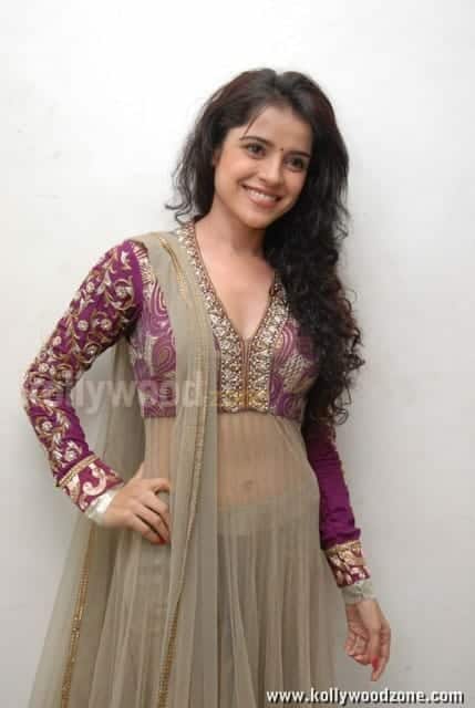 Actress Piaa Bajpai Sexy Pictures 05