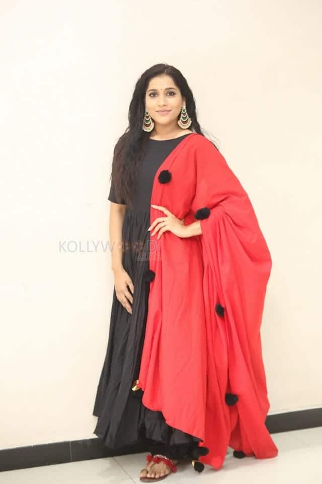 Actress Rashmi Gautam At Anthaku Minchi Movie Teaser Launch Photos 13