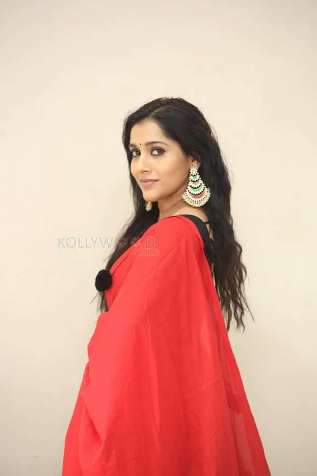 Actress Rashmi Gautam At Anthaku Minchi Movie Teaser Launch Photos 15