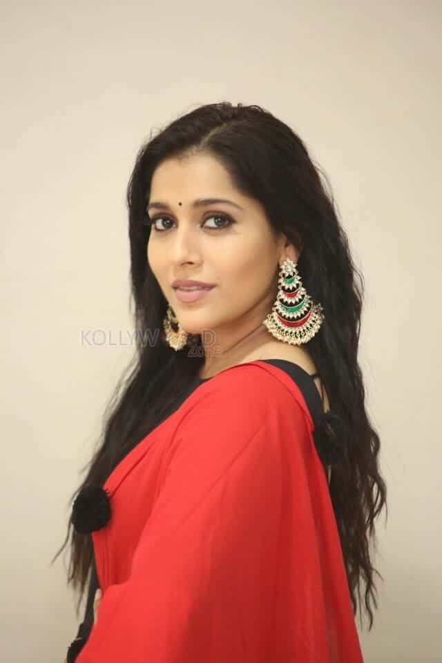 Actress Rashmi Gautam At Anthaku Minchi Movie Teaser Launch Photos 16