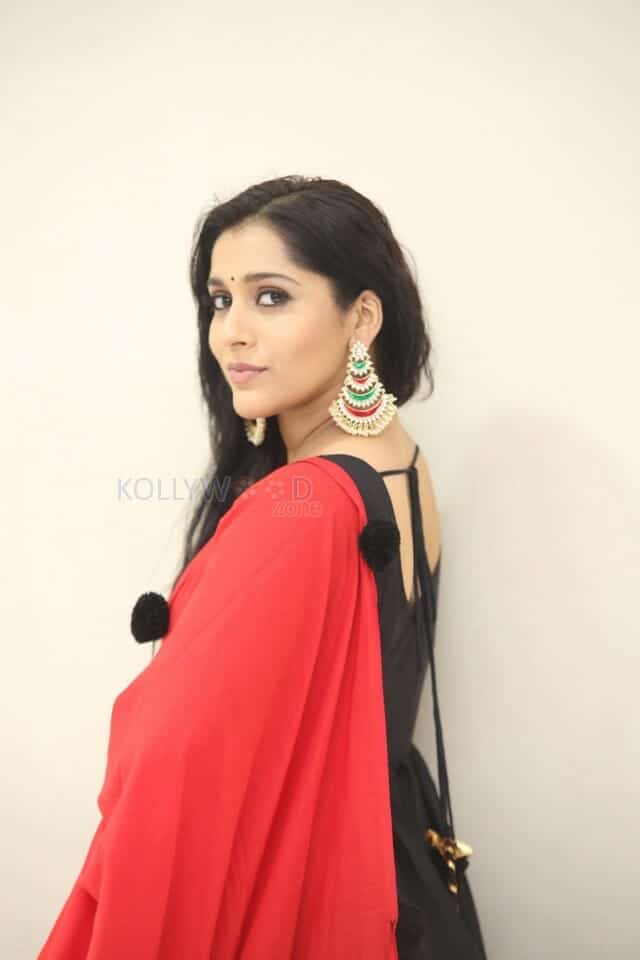 Actress Rashmi Gautam At Anthaku Minchi Movie Teaser Launch Photos 17