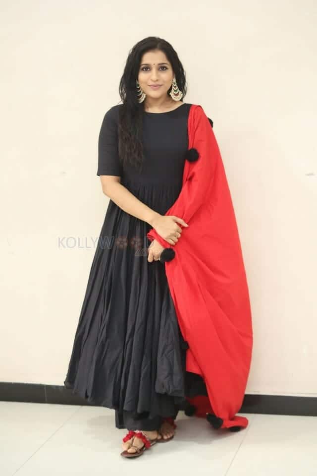 Actress Rashmi Gautam At Anthaku Minchi Movie Teaser Launch Photos 19