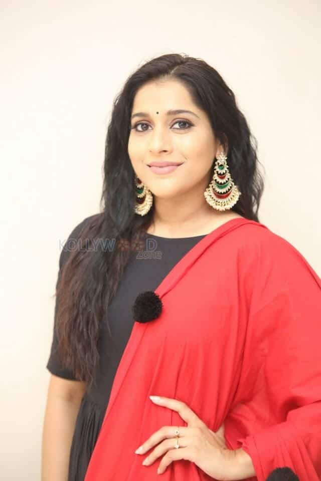 Actress Rashmi Gautam At Anthaku Minchi Movie Teaser Launch Photos 24