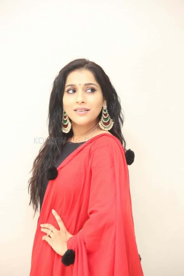 Actress Rashmi Gautam At Anthaku Minchi Movie Teaser Launch Photos 26