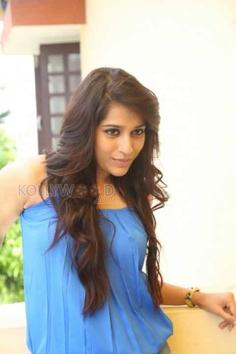 Actress Rashmi Gautam At Guntur Talkies Press Meet Pictures 01