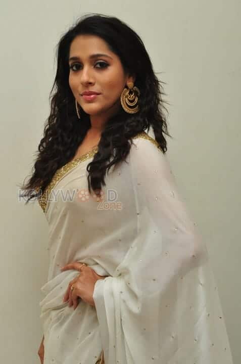 Actress Rashmi Gautam Beautiful Saree Photos 18