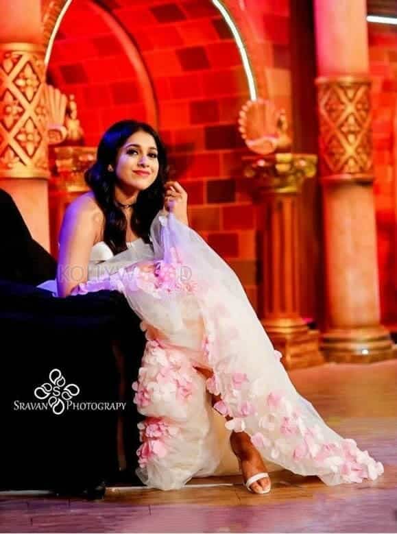 Actress Rashmi Gautam Instagram Photos 04