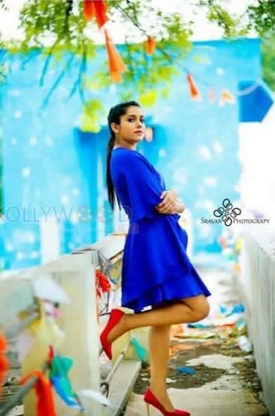 Actress Rashmi Gautam Instagram Photos 09