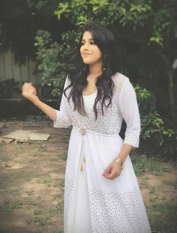 Actress Rashmi Gautam Instagram Photos 15