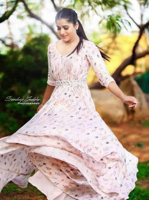 Actress Rashmi Gautam Instagram Photos 22