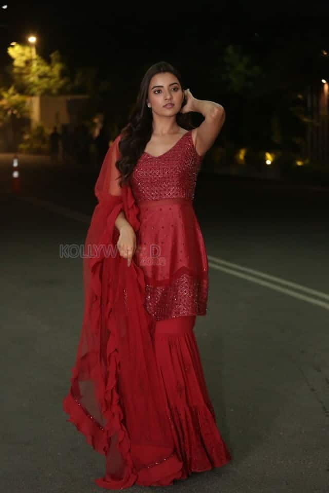 Actress Rukshar Dhillon At Abcd Pre Release Event Photos 06 (170100 ...