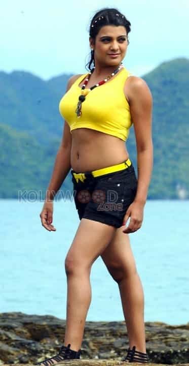 Actress Tashu Kaushik Hot Sexy Stills 17