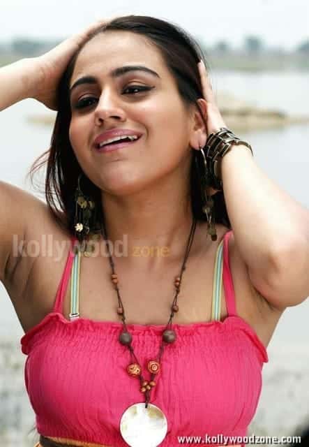 Aksha Sexy Pics 08