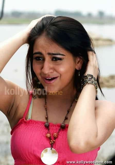 Aksha Sexy Pics 09