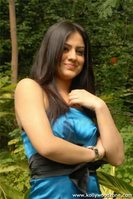 Aksha Stills 72