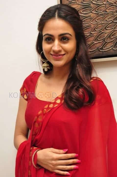 Beautiful Actress Aksha Pictures 04