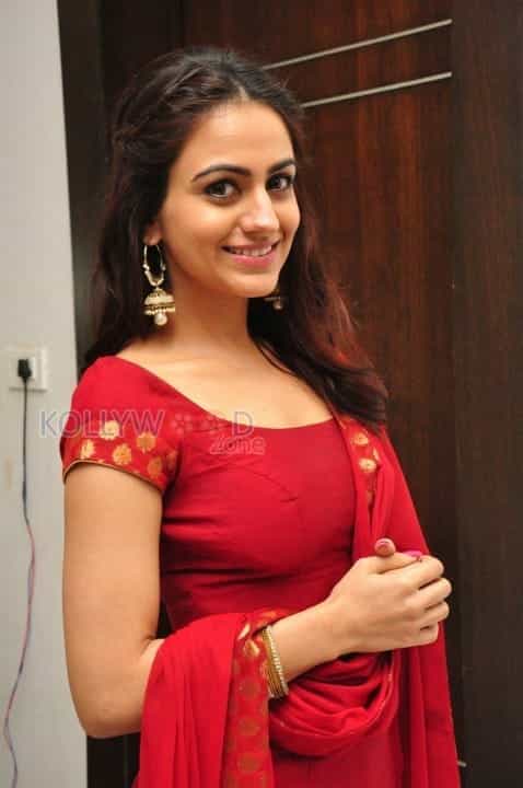 Beautiful Actress Aksha Pictures 15