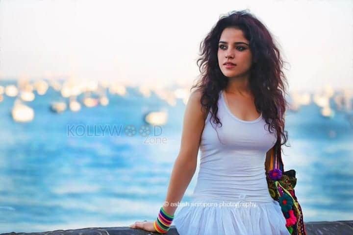 Beautiful Actress Piaa Bajpai Photos 08