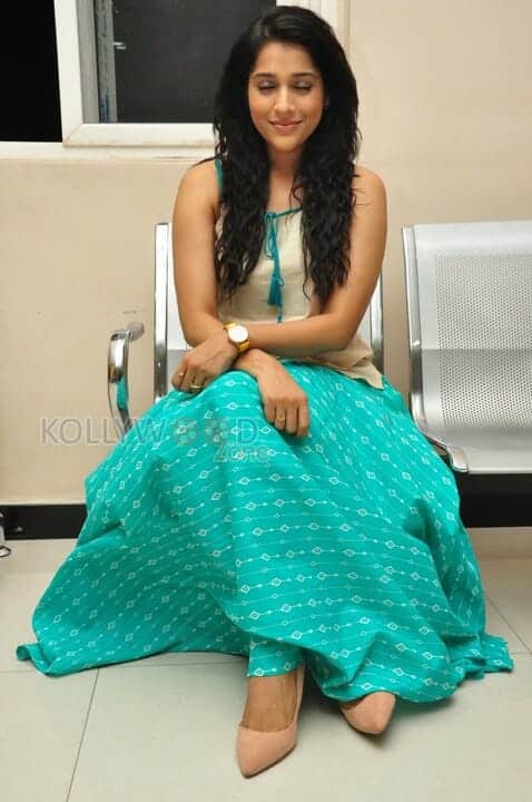 Beautiful Rashmi Gautam Latest Photoshoot Pictures 11