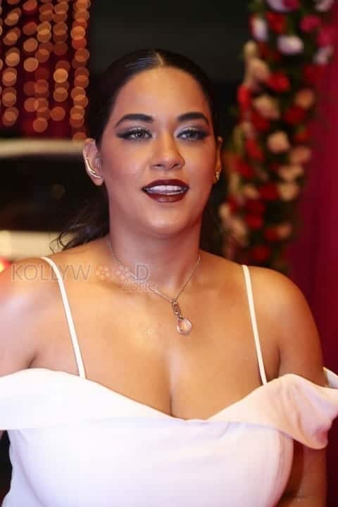 Busty Mumaith Khan Photos 02