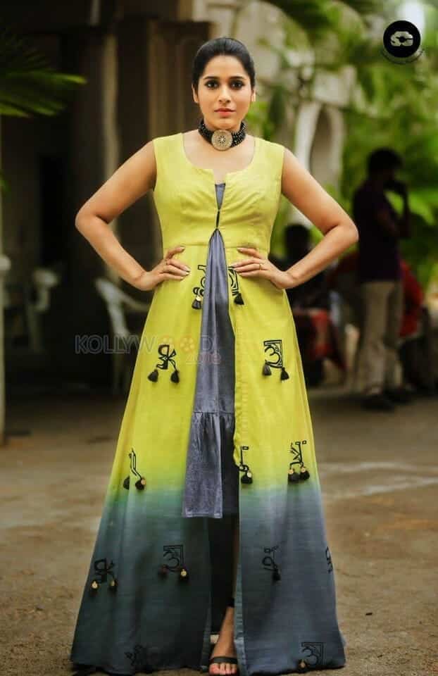 Cute Actress Rashmi Gautam Latest Photos 11