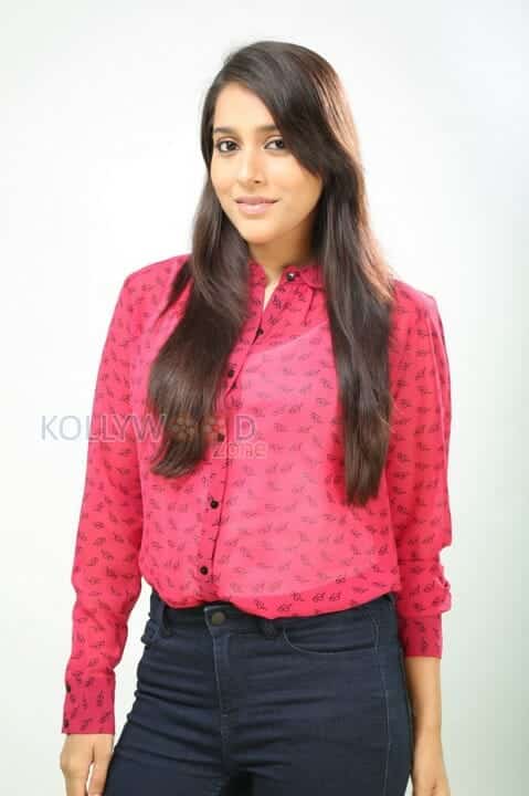 Dhowlath Heroine Rashmi Gautam Pictures 02