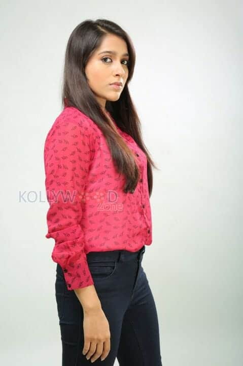 Dhowlath Heroine Rashmi Gautam Pictures 10