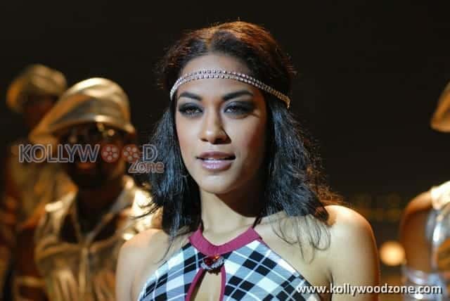 Glamour Actress Mumaith Khan Photos 07