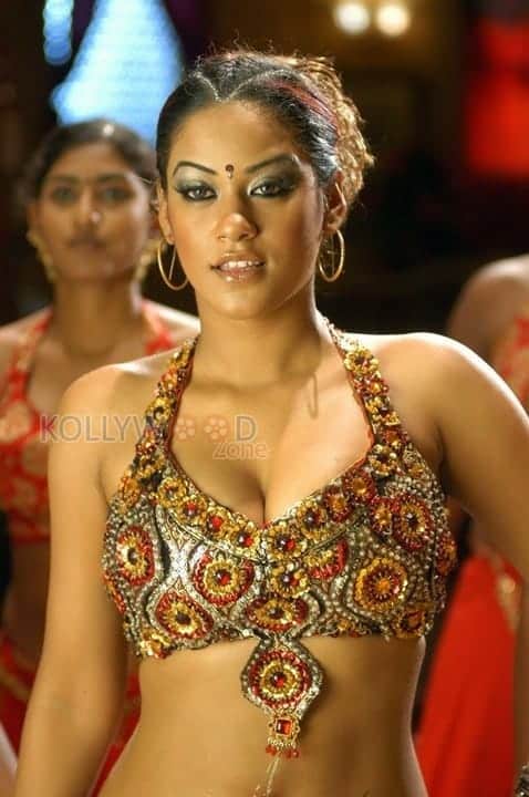 Glamour Actress Mumaith Khan Pictures 04