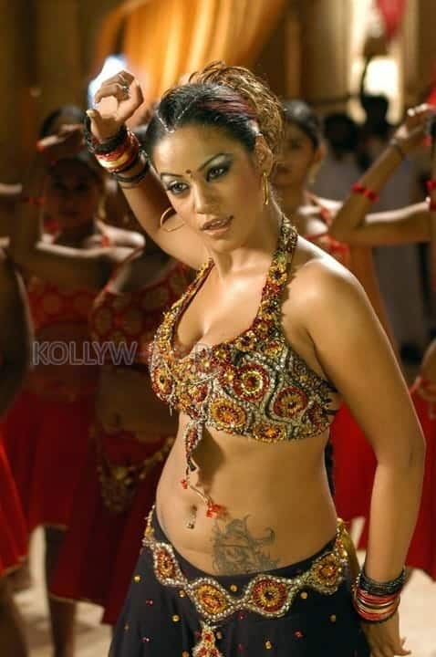 Glamour Actress Mumaith Khan Pictures 05