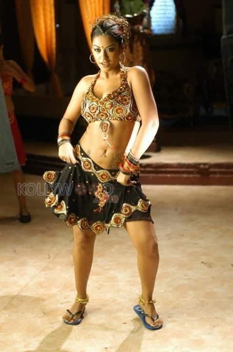 Glamour Actress Mumaith Khan Pictures 06