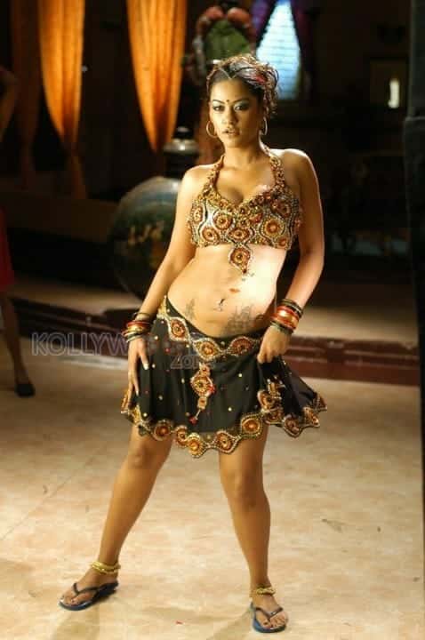 Glamour Actress Mumaith Khan Pictures 09