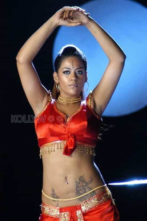 Glamour Actress Mumaith Khan Pictures 13