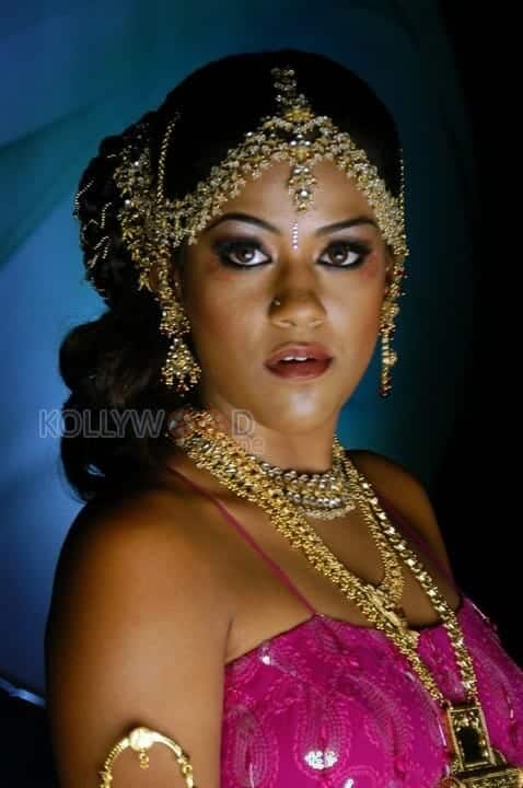 Glamour Actress Mumaith Khan Pictures 27