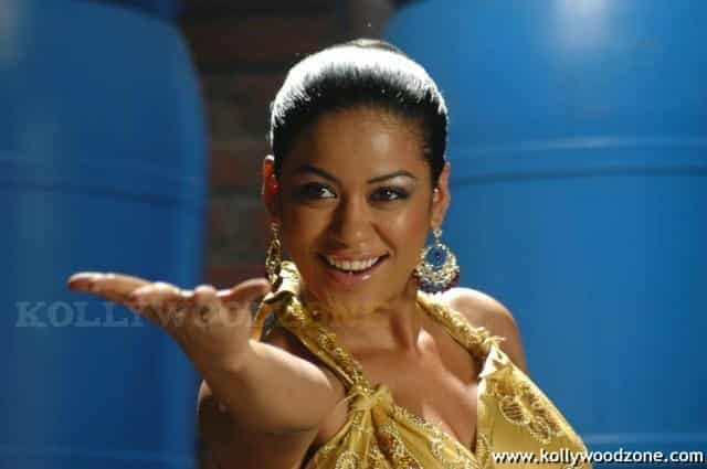 Hot Mumaith Khan Stills 17