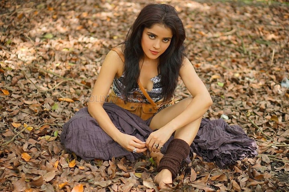 Hot Piaa Bajpai Photos 02