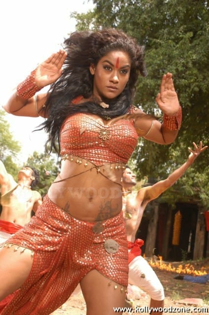 Hot Sexy Mumaith Khan Glamour Stills 01