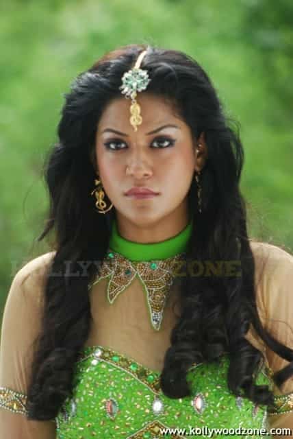 Hot Sexy Mumaith Khan Glamour Stills 06