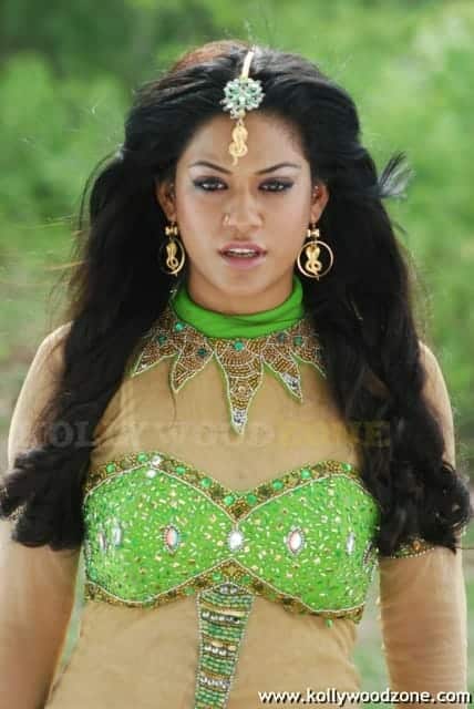 Hot Sexy Mumaith Khan Glamour Stills 09