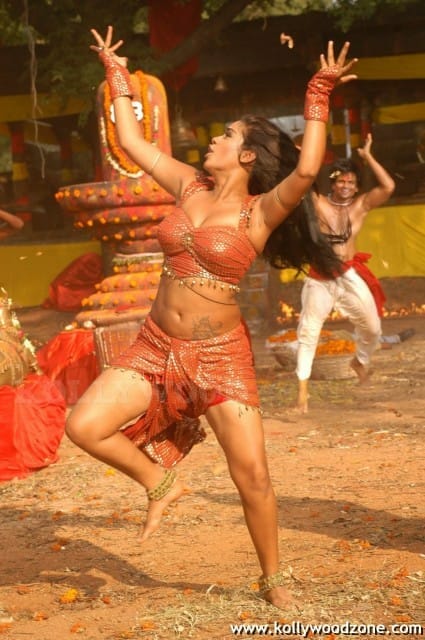 Hot Sexy Mumaith Khan Glamour Stills 12