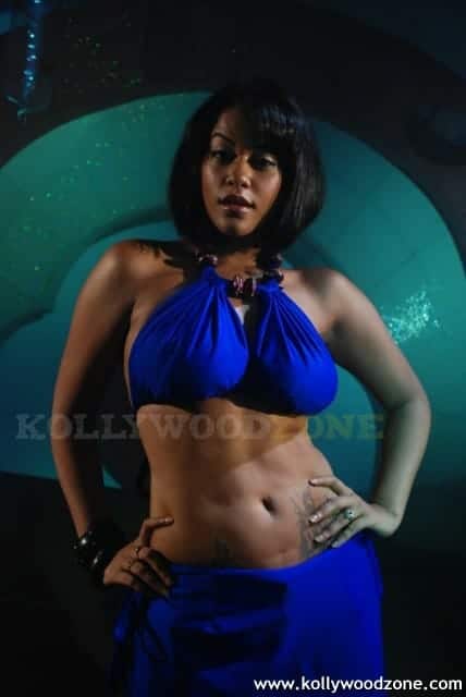 Hot Sexy Mumaith Khan Glamour Stills 19