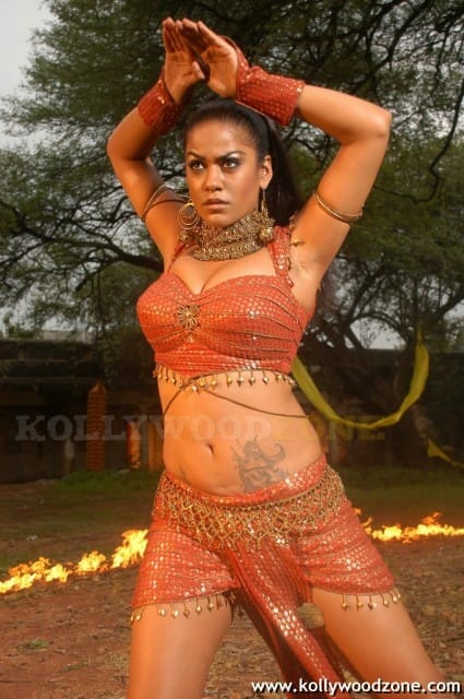 Hot Sexy Mumaith Khan Glamour Stills 22