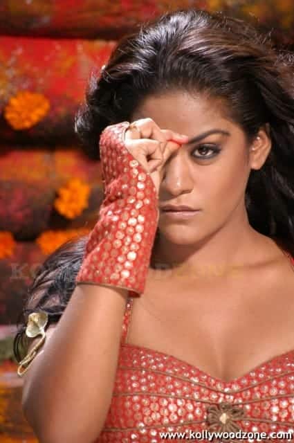 Hot Sexy Mumaith Khan Glamour Stills 46